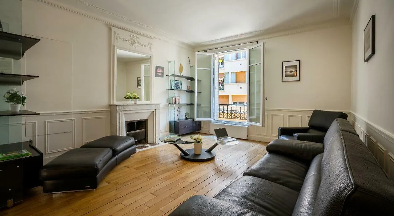 Luxe Batignolles Villa *