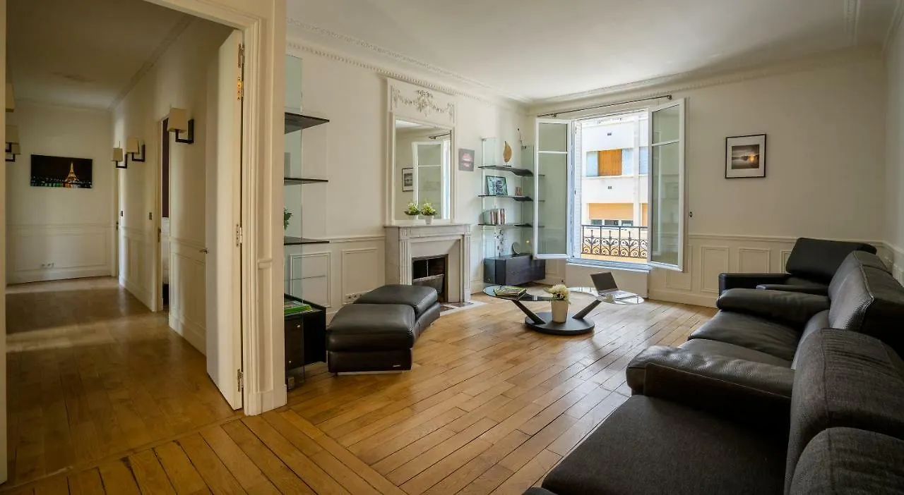 Luxe Batignolles Villa Paris